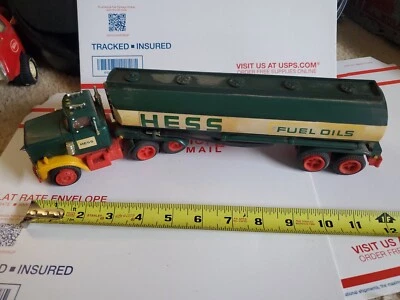 Camión cisterna Hess 1977 gasolina combustible XXVII usado, F1  Foto 1 de 4