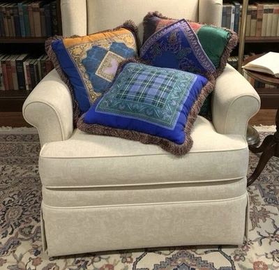 Juego de 3 almohadas Versace Atelier estilo bohemio grandes coloridas con flecos Foto 1 de 3