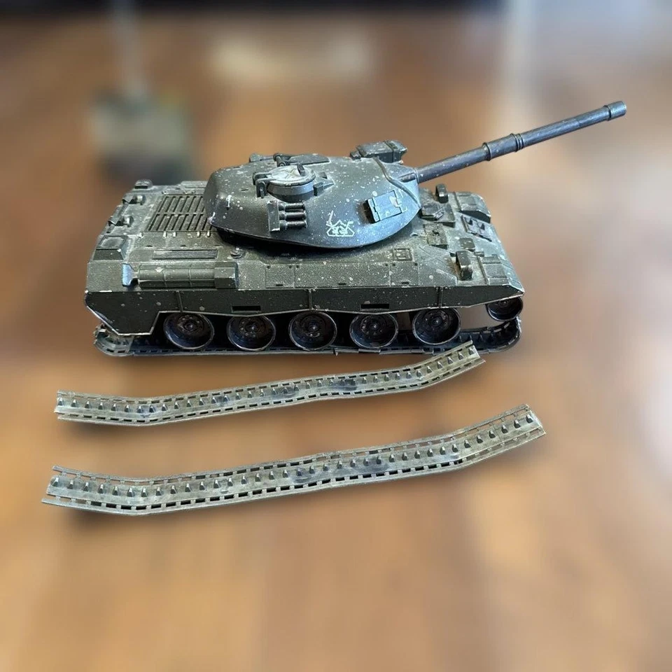 Serbatoio radiocomandato scala 1/16 nero - Immagine 1 di 4