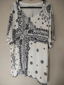 Ladies Blue & Ivory Nutmeg size 22 longer length top - Picture 1 of 1