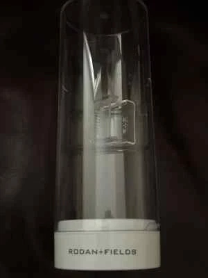 Rodan+ Fields 清洁和储存瓶 仅适用于 AMP MD 去角质滚轮 — 第 1/4 张图片