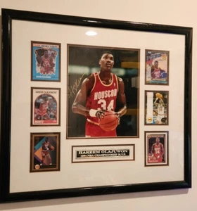 Hakeem Olajuwon Signed 8x10 Photo Framed With Cards Montage Houston Rockets HOF - Picture 1 of 5