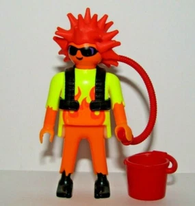 Playmobil The  Fire man with a extinguisher -  C4 - Picture 1 of 3