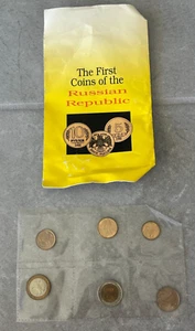 1992 Russia Uncirculated Coin Mint Set - Water Damaged Packaging L2 - Picture 1 of 3