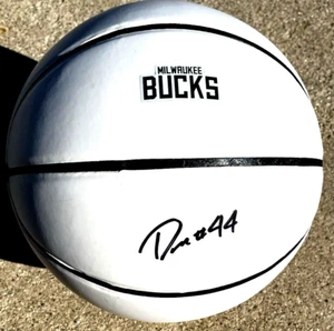 ANDRE JACKSON Milwaukee Bucks SIGNED Basketball JSA COA Uconn Huskies - Picture 1 of 3