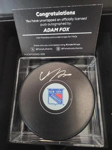 UNDER WRAPS New York Rangers ADAM FOX signiert Auto Team Logo Hockey Puck - Bild 1 von 3