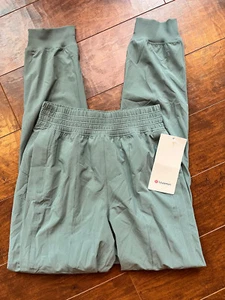 Lululemon Wanderer Jogginghose Tidewater türkis Farbe elastischer Bund Größe 2 Damen neu mit Etikett - Bild 1 von 4