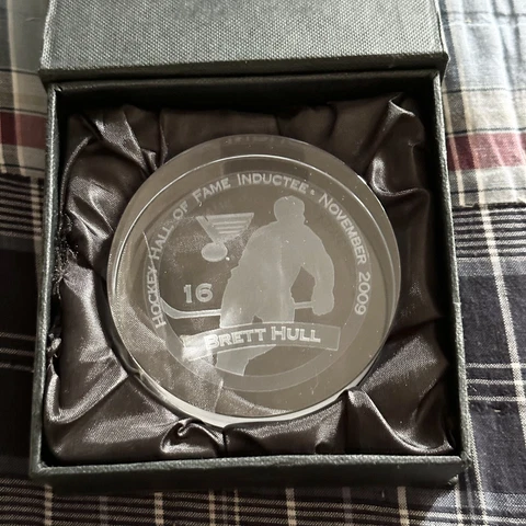 RARE St. Louis Blues Brett Hull Crystal HOF 2009 Puck VIP SEASON TICKET HOLDER Cover