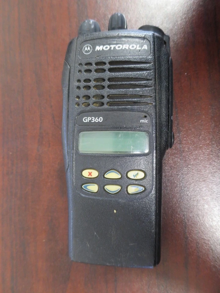 MOTOROLA GP360 HANDIE-TALKIE UHF Portable 2-Way Radio MDH25RDF9AN5AE TYPE PW502F - Image 1 of 4