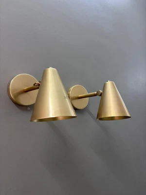 Aplique de pared moderno de latón de mediados de siglo par de luces de noche de latón regalo de Navidad Foto 1 de 4