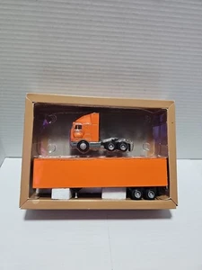 Pem Hartoy Schneider National International Coe 1/64 Tractor Trailer - Picture 1 of 4