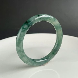 【KATHY JADE】Brazalete Brazalete Esmeralda Floral Jadeíta《54mm》《Grado A》 - Imagen 1 de 3