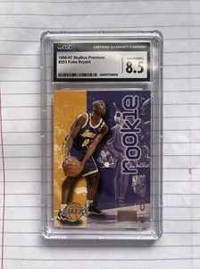 1996 SKYBOX PREMIUM #203 KOBE BRYANT RC LAKERS CGC 8.5 NM - Picture 1 of 5