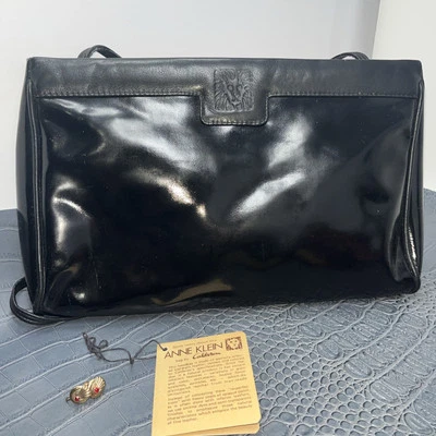 复古 90 年代 Anne Klein By Calderon 黑色漆皮手拿包 — 第 1/4 张图片
