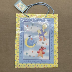 Bolsa de regalo para bebé Plaza Sésamo (Inspiraciones 2004) Bolsa de regalo Twinkle Little Star Tag+ - Imagen 1 de 5