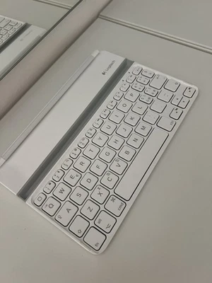 Logitech Tastiera Ultra Thin Keyboard Mini – per iPad Mini - Immagine 1 di 4