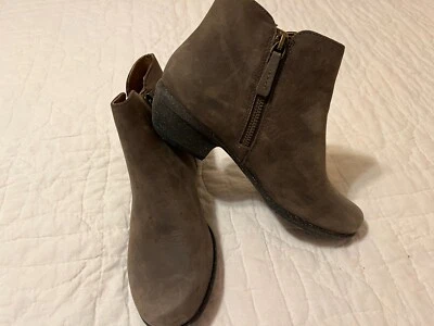 NUEVO Botines Clarks 6.5 Unstructured Wilrose Frost Cuero Gamuza Taupe Foto 1 de 4