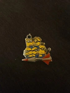 universal studios despicable me minions Pin - Picture 1 of 3