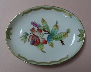 HEREND China QUEEN VICTORIA GREEN BORDER Vintage Porcelain PEONY BUTTER PAT TRAY - Picture 1 of 3