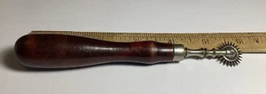 VINTAGE WOOD HANDLE SEWING OR LEATHER TRACING WHEEL NICE - Picture 1 of 5