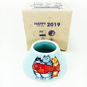 New Year 2019 Rare Gift Souvenir Fuji Restaurant Japanese Lucky Cat Collectable - Picture 1 of 10