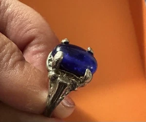 Silberfarbener Ring mit blauem Kunststein - Bild 1 von 4
