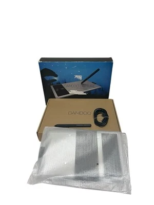 Wacom Bamboo Capture Pen Tablet CTH-470 Drawing & Photo Editing With Pen Box - Image 1 of 4