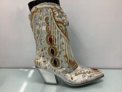 Botines de mujer Azalea Wang asombrosos embellecidos de moda talla 9M, usados. Foto 1 de 4