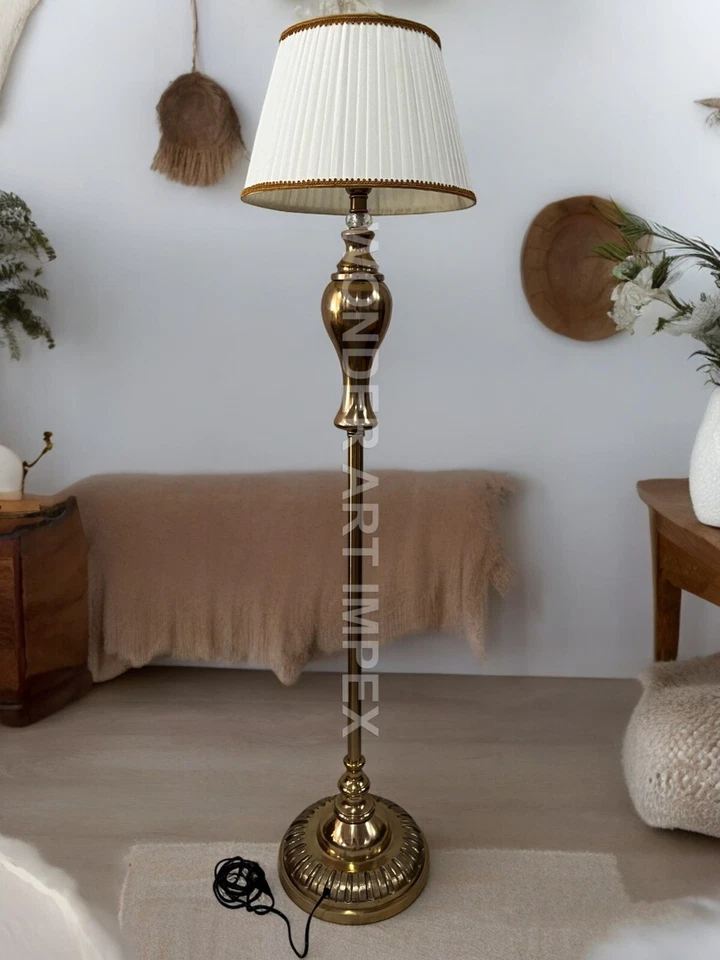 Lámpara de pie hecha a mano de metal dorado de alta calidad con acabado EPL - Decoración de hogar y oficina Foto 1 de 4