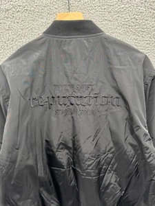 Chaqueta de bombardero Taylor Swift Reputation Stadium Tour para hombre mediana negra LEER - Imagen 1 de 13