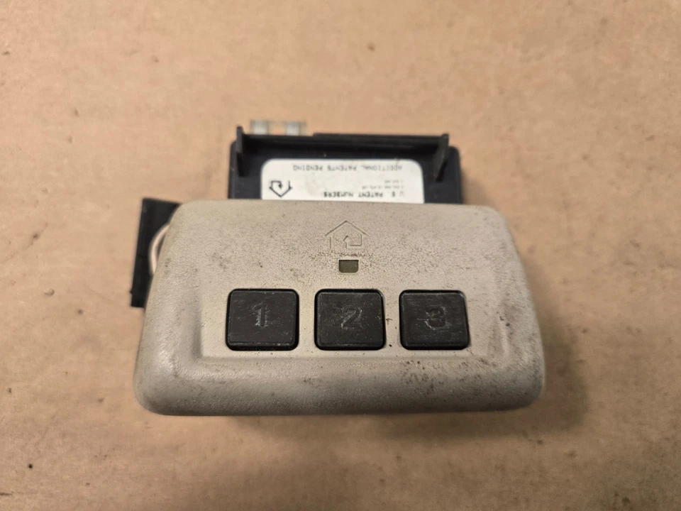 Transmisor de puerta de garaje Land Rover Discovery 2 Home Link OEM 082V94800 Foto 1 de 4