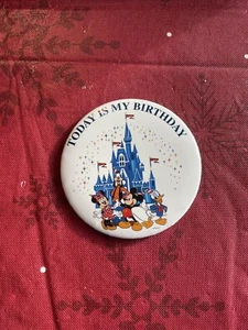 SPILLA VINTAGE DISNEY "OGGI È IL MIO COMPLEANNO" - JL95 - Foto 1 di 4