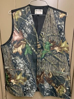 MOSSY OAK FORMAL VEST SIZE 2XLL & COORDINATING WINDSOR TIE - Image 1 of 3
