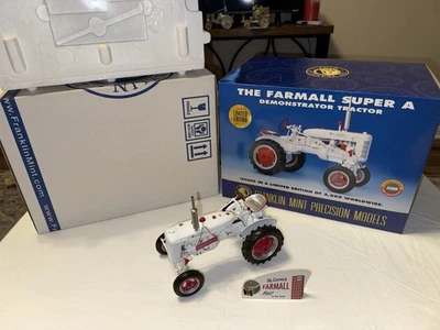 Franklin Mint 1/12 Case Farmall Super A White Demonstrator Tractor in Box - Image 1 of 4