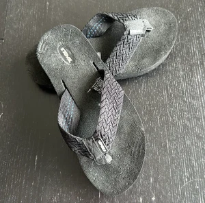Teva Damengröße 7 schwarz Mush Flip Flops gewebte Riemen Sandalen Freizeit Komfort - Bild 1 von 13