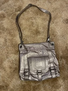 Bolso Bandolera The Sak Cuero Dorado Metálico Usado en Excelente Condición - Imagen 1 de 6