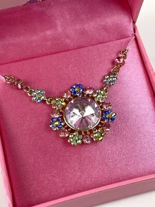 Collar Betsey Johnson Cristal FLOR Colgante Tono Dorado NUEVO En Caja De Regalo - Imagen 1 de 4