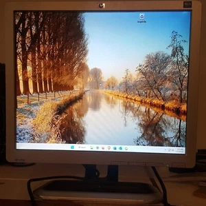 HP L1710 17 Inch 1280 x 1024 Monitor 75Hz LCD Screen 16M Colors - Picture 1 of 12