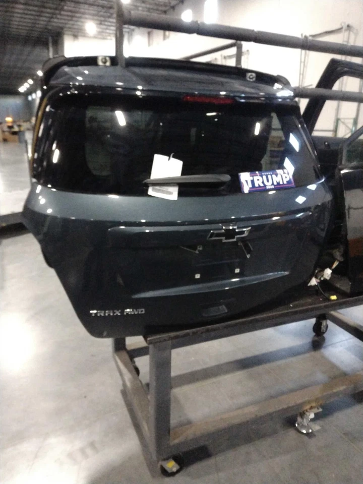 Tapa de cubierta usada se adapta a: Chevrolet Trax 2021 privacidad tinte opt AKO con cámara de visión trasera Foto 1 de 1
