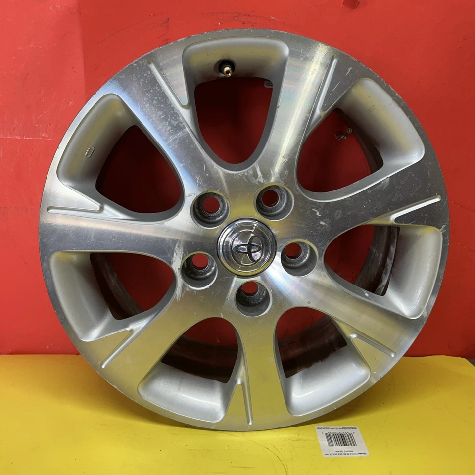 16in Wheel for Toyota CAMRY 2005-2006 SILVER Reconditioned Alloy Rim - Image 1 of 4