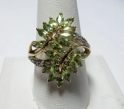 SOLID 10K GOLD COCKTAIL RING W / GREEN NATURAL PERIDOT AND DIAMONDS SIZE 10 - Image 1 of 4