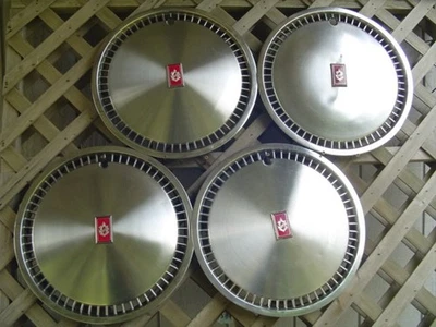 4 TAPASCUBOS VINTAGE CLÁSICOS OLDSMOBILE 80 90 JETSTAR CUSTOM CRUISER CUBIERTAS DE RUEDA Foto 1 de 4