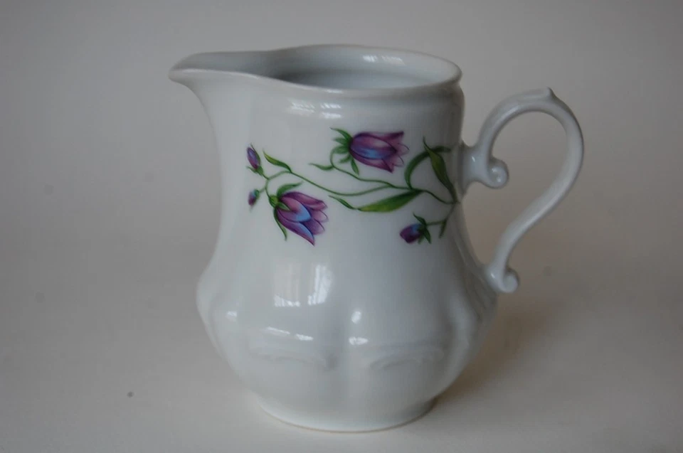 Milchkännchen Girlande Glockenblume lila Schirnding - Bild 1 von 1