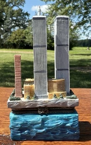 World Trade Center Porcelain Hinged Trinket Jewelry Box Twin Towers NYC 1980's - Picture 1 of 8