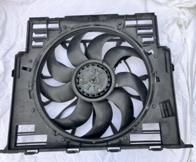 BMW 7 SERIES G11 G12 2015 730D 3.0 DIESEL COOLING FAN WITH HOUSING 8576513 - image 1 of 4