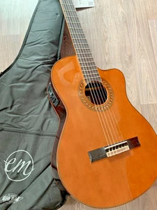 Konzertgitarre von Tanglewood, Modell EMDC5 massive Platte, Elektro-Akustik & Gigbag. - Bild 1 von 23