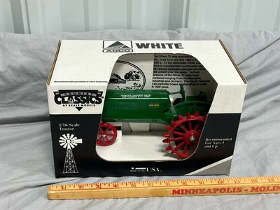OLIVER model 70 Row Crop Tractor on Steel Husker Harvest 1997 1:16 Ertl NIB - Image 1 of 4