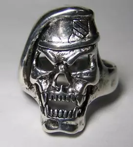 DELUXE GRÜNE MÜTZE SCHÄDELKOPF BIKER RING #BR124 HERREN DAMEN Schmuck SILBER - Bild 1 von 1