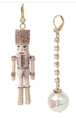 Pendientes colgantes Betsey Johnson rosa cascanueces cristal estrás desajuste Foto 1 de 4