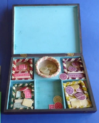 ancienne boite à jeux 19ème Coffret avec beaucoup de jetons Antique gaming box - Photo 1/4